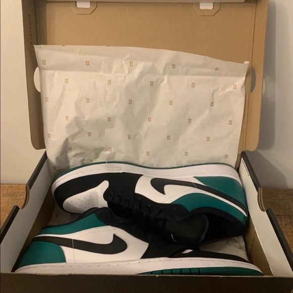 NIKE Air Jordan 1 Low - Picture 6 of 7